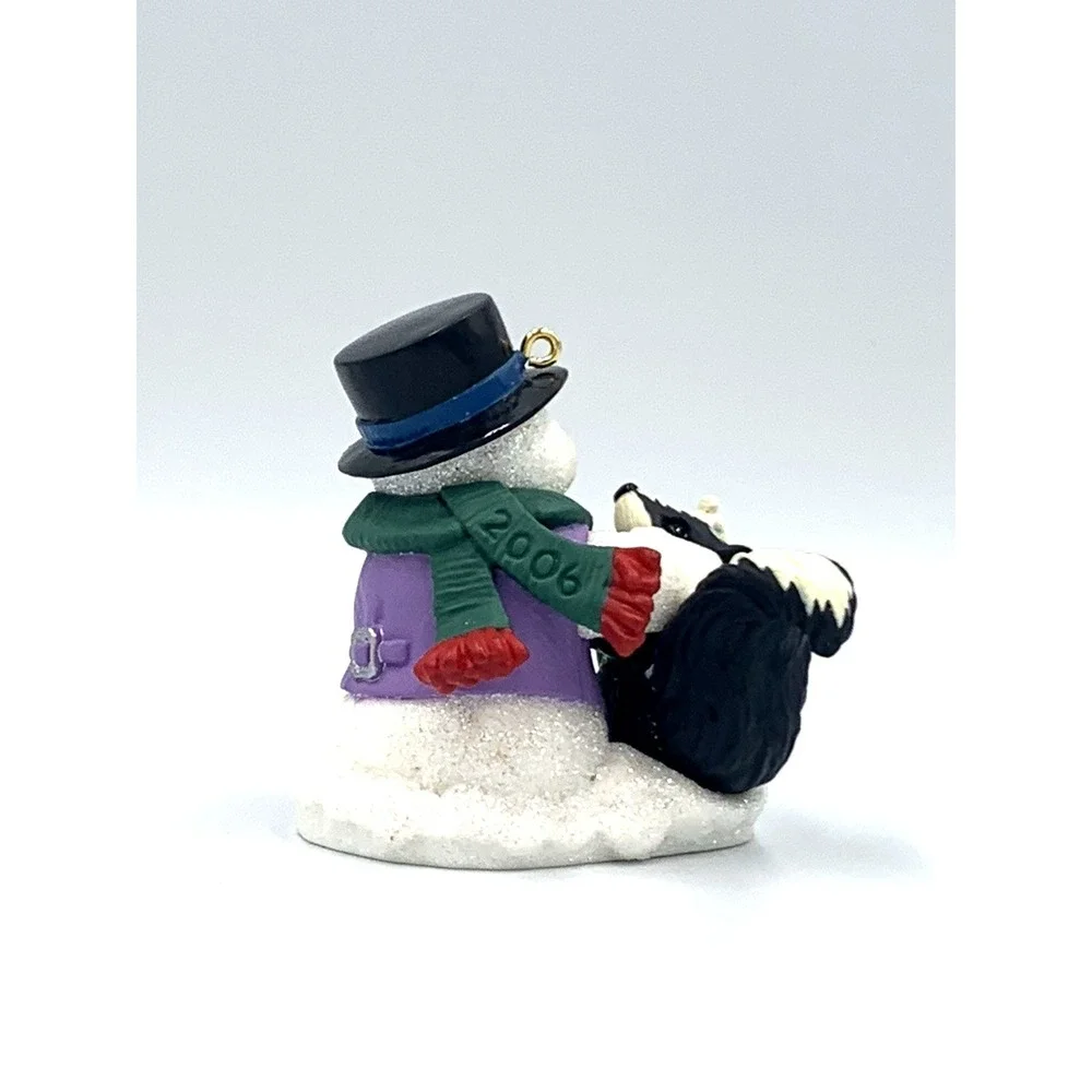 2006 Snow‎ Buddies Hallmark Keepsake Ornament Snowman with Skunk #9 in Series